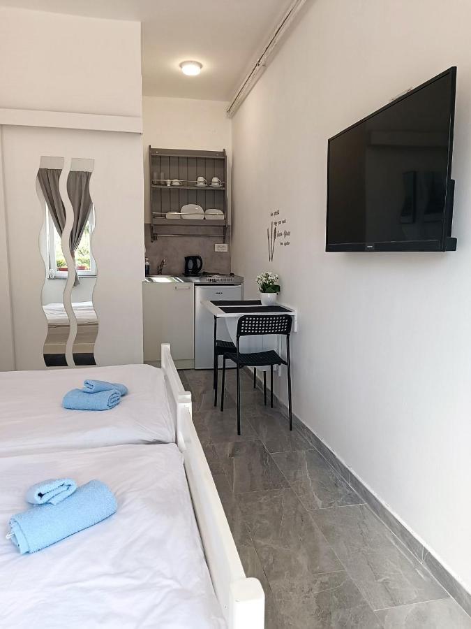 Studio Apartman Brletic Tounj Exterior foto