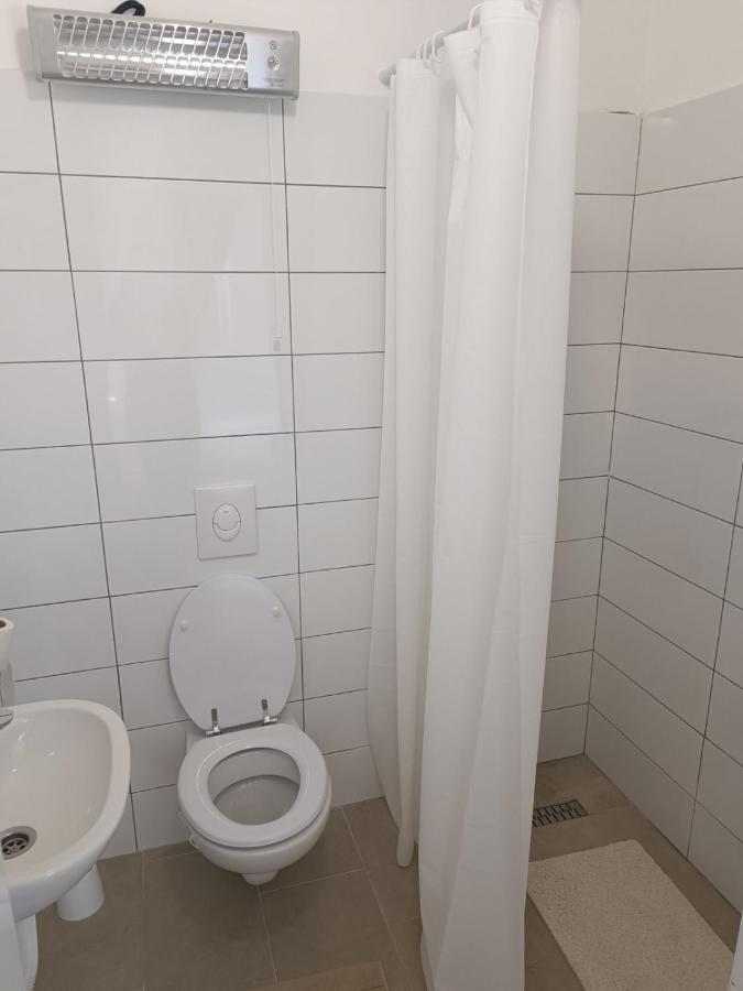 Studio Apartman Brletic Tounj Exterior foto