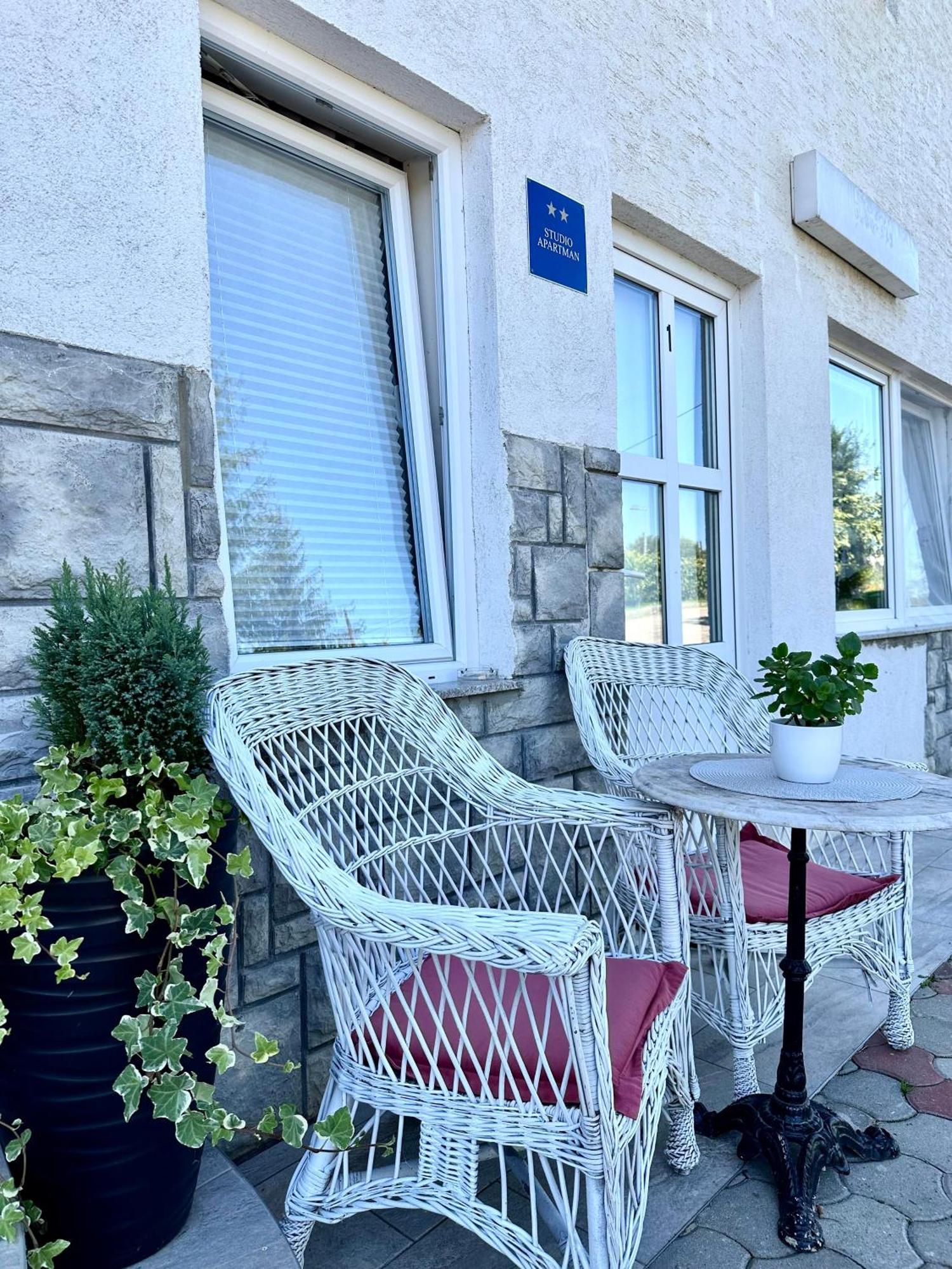 Studio Apartman Brletic Tounj Exterior foto